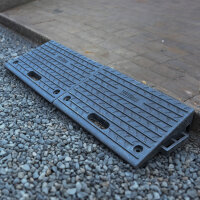 TRUTZHOLM Bordsteinrampe 2er Set 50x32x10cm Tragkraft je 2t Gummi Rampe Auffahrrampe Rollstuhlrampe